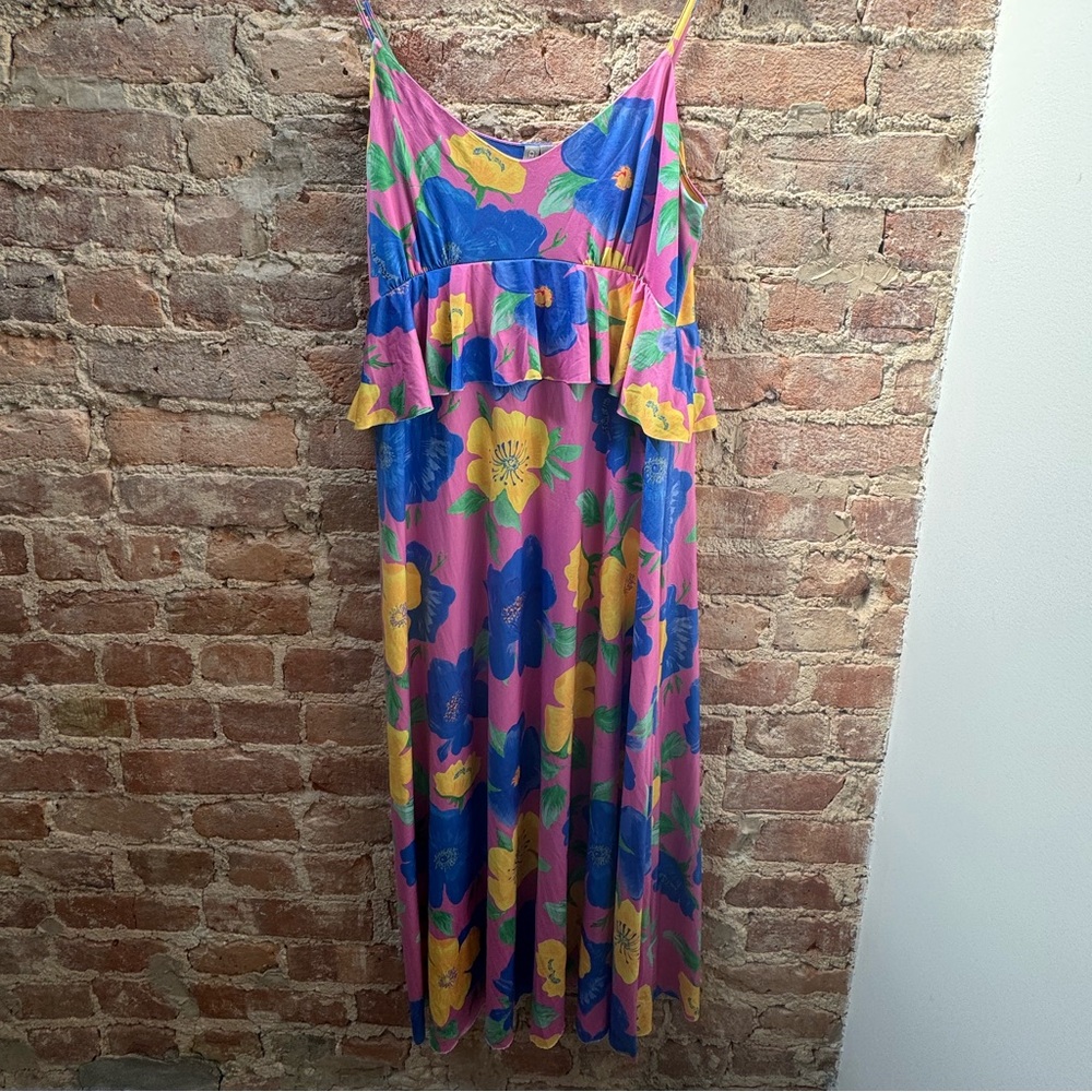 Floral dress with straps. Mid length.